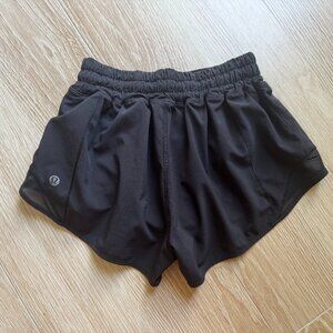 Lululemon Hotty Hot low rise 2.5 inch shorts